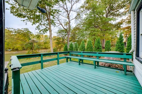 Iroquois River Retreat! Waterfront Cabin w/ Deck House in Indiana