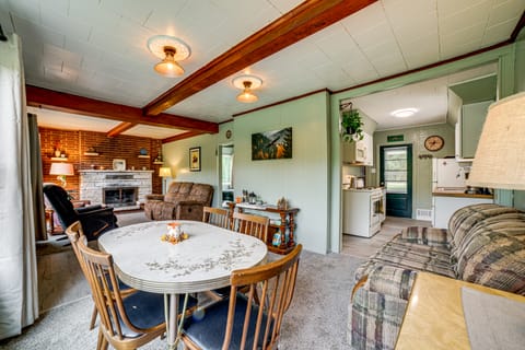 Iroquois River Retreat! Waterfront Cabin w/ Deck House in Indiana