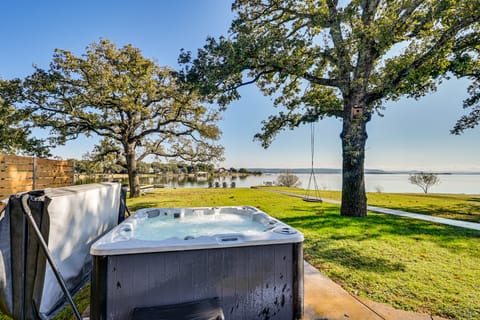 Modern, Spacious! Lake Buchanan Retreat w/ Hot Tub House in Lake Buchanan