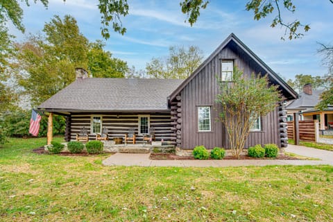 Family Holiday Cabin in Kentucky w/ Hot Tub! House in Indiana