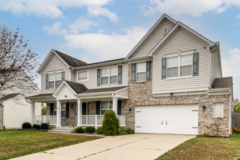 20 Mi to Speedway & Indy 500: Family Getaway! House in Plainfield