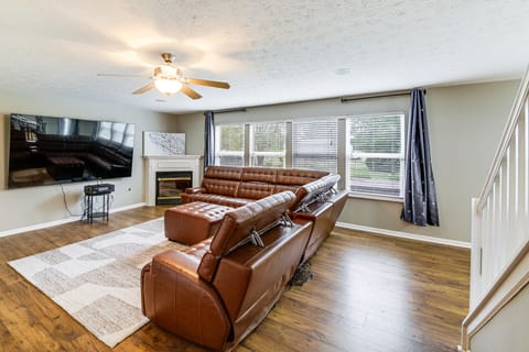 20 Mi to Speedway & Indy 500: Family Getaway! House in Plainfield