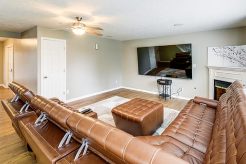 20 Mi to Speedway & Indy 500: Family Getaway! House in Plainfield