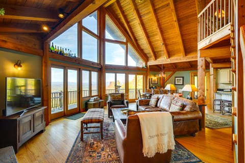 4 Mi to Stratton! Group Getaway w/ Deck & Views House in Winhall