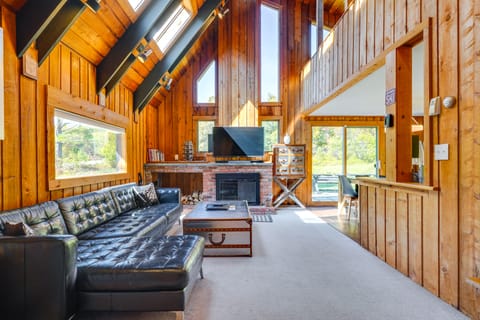 Stratton Shuttle Access! Vermont Mountain Hideaway House in Winhall