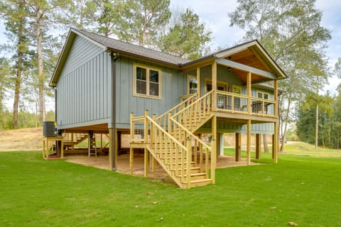 Families Welcome! Creekside Escape in Summerville House in Alabama