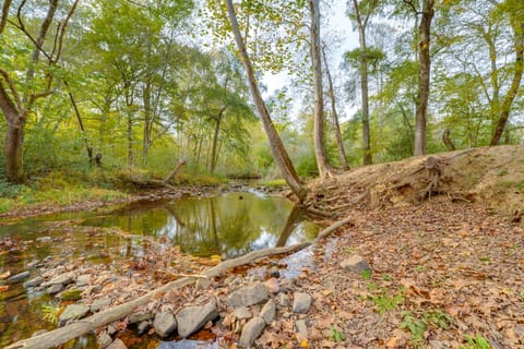 Families Welcome! Creekside Escape in Summerville House in Alabama