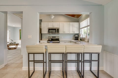 Coastal Escape w/ Yard Near Anna Maria Island House in Cortez