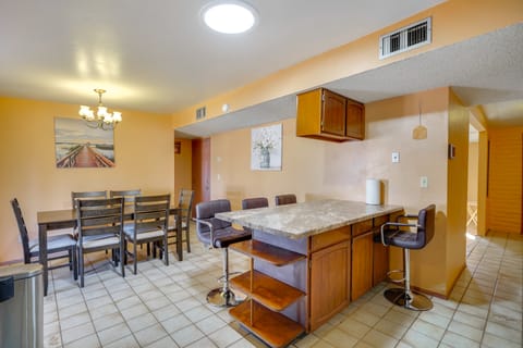 7 Mi to Saguaro Nat'l Park: Tucson Home w/ Yard House in Tucson