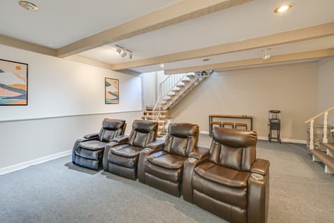 Pet Friendly: Private Pool & Home Theater House in Michigan