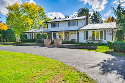 Pet Friendly: Private Pool & Home Theater House in Michigan