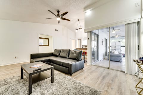 3 Mi to SeaWorld! Suburban Home w/ Screened Porch House in Orlando