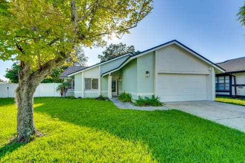 3 Mi to SeaWorld! Suburban Home w/ Screened Porch House in Orlando