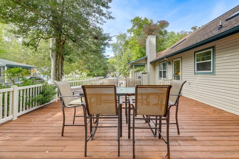 2 Mi to Bethany Beach! Family Getaway w/ Deck House in Ocean View