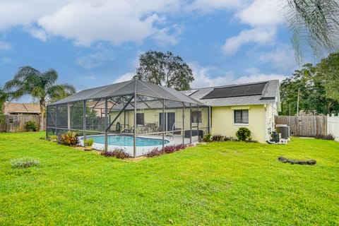 7 Mi to Beach! Poolside Oasis in Port Orange House in Port Orange