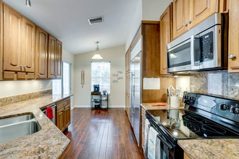 4 Mi to Port Charlotte Town Center: Group Retreat! House in Port Charlotte