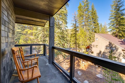 Ski-In/Ski-Out Retreat w/ Sauna in Bear Valley! House in Bear Valley