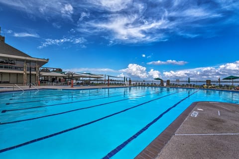 Golf, Swim & Dine! Condo w/ Lake Conroe Access Apartment in Lake Conroe