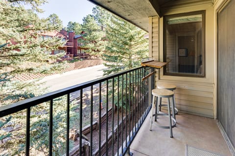 Walk to Angel Fire Lifts! Skier-Friendly Mtn Condo Apartment in Angel Fire