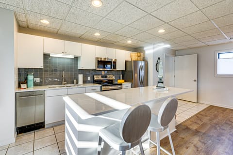 Between Restaurant & Brewery! Chic Perrysburg Apt Apartment in Maumee