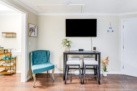 Families Welcome! Retreat w/ Pool in Spring Hill Apartment in Spring Hill