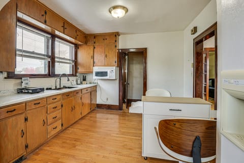 1 Mi to Downtown Dubuque! Spacious Home House in Dubuque