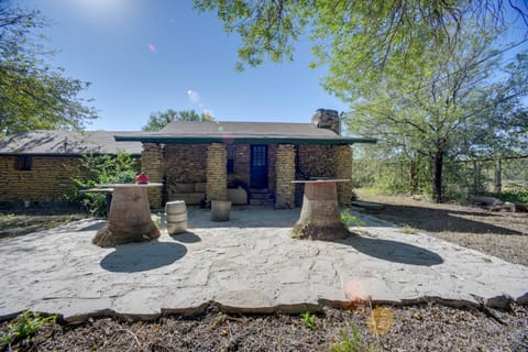 3 Mi to San Felipe Springs Park: Studio w/ Yard Apartment in Del Rio