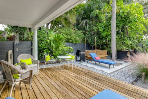 1 Mi to Lake Worth Beach Park: Poolside Paradise! House in Lake Worth