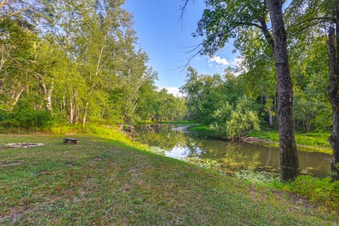 9 Mi to Hickory Ski Center: Wooded Warrensburg Gem House in Bolton