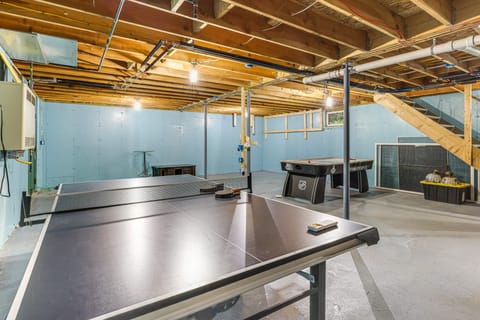 9 Mi to Hickory Ski Center: Wooded Warrensburg Gem House in Bolton