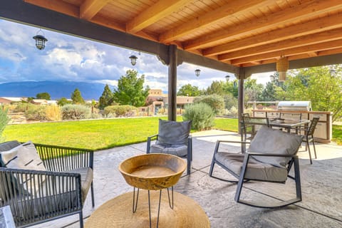 Mountain-View Escape Near Santa Ana Casino! House in Corrales