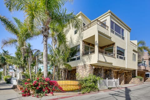 Walk to Mission Beach! Gem w/ Bay & City Views House in Mission Beach