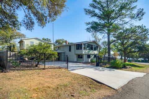 Panoramic Lake Views! Elegant Marble Falls Home House in Granite Shoals