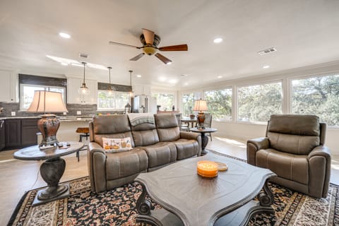 Panoramic Lake Views! Elegant Marble Falls Home House in Granite Shoals