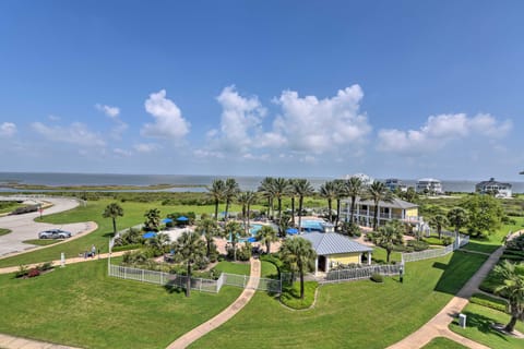 Private Beach Access: Galveston Resort Condo! Apartment in Galveston Island
