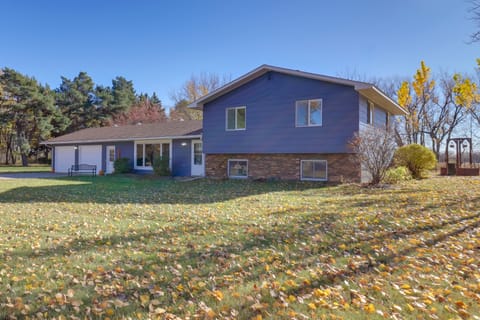 11 Mi to Maple Lake: Family-Friendly Fertile Home House in Minnesota