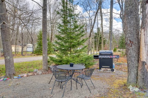 Game Room, Hot Tub & Fire Pit: Pocono Lake Escape! House in Coolbaugh Township