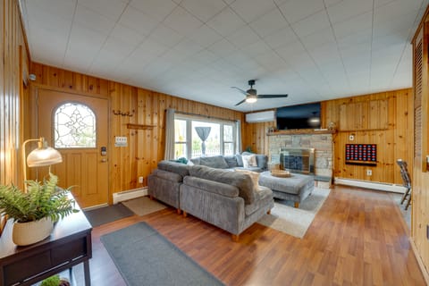 Game Room, Hot Tub & Fire Pit: Pocono Lake Escape! House in Coolbaugh Township