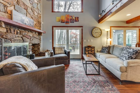 Grand Wintergreen Resort Home w/ Hot Tub! House in Nelson County