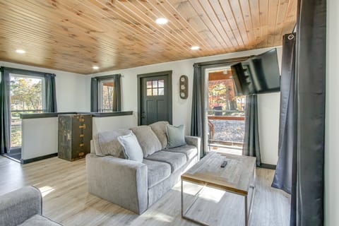 'Chène Cottage' Near Burr Oak Lake & Trailheads! House in Ohio