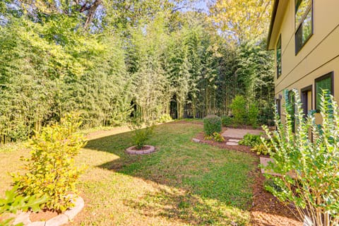 4 Mi to Dtwn Greenville: Group-Ready Home w/ Yard House in South Carolina