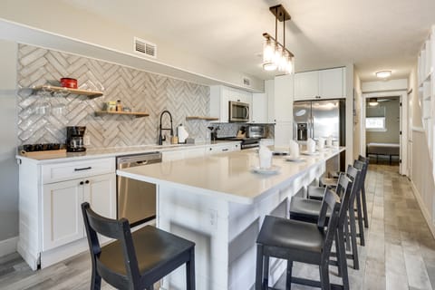 Prime Spot Near Dtwn! Modern Anastasia Island Home Apartment in Saint Augustine