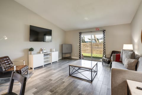 Prime Spot Near Dtwn! Modern Anastasia Island Home Apartment in Saint Augustine