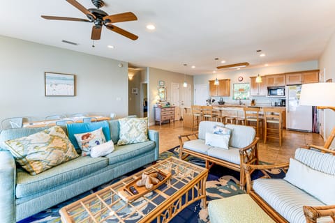 Gulf Shores Gem w/ Beachfront Patio & Sunset Pier! House in West Beach