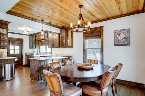 Old Stone Cottage Retreat in the Heart of Missouri House in Ozark Mountains