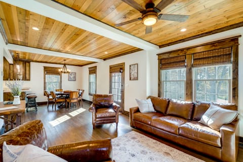 Old Stone Cottage Retreat in the Heart of Missouri House in Ozark Mountains