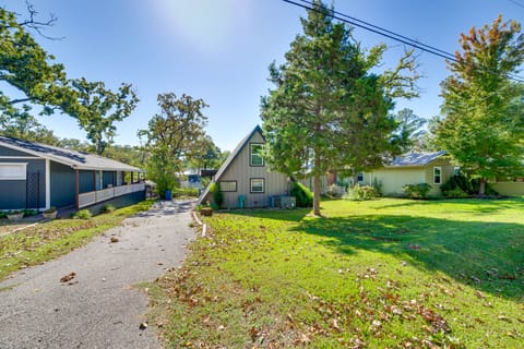 Private Dock & Outdoor Bar! Lakefront Tool A-Frame House in Tool