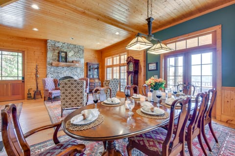 Near Waterfalls: Scenic Highlands Group Getaway! House in Tennessee