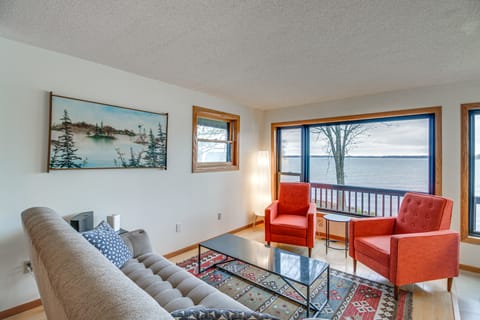 Mille Lacs Lake Cabin: Private Dock, Deck & Grill House in Mille Lacs Lake