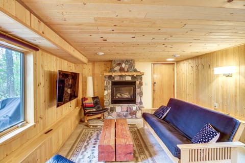 Mille Lacs Lake Cabin: Private Dock, Deck & Grill House in Mille Lacs Lake